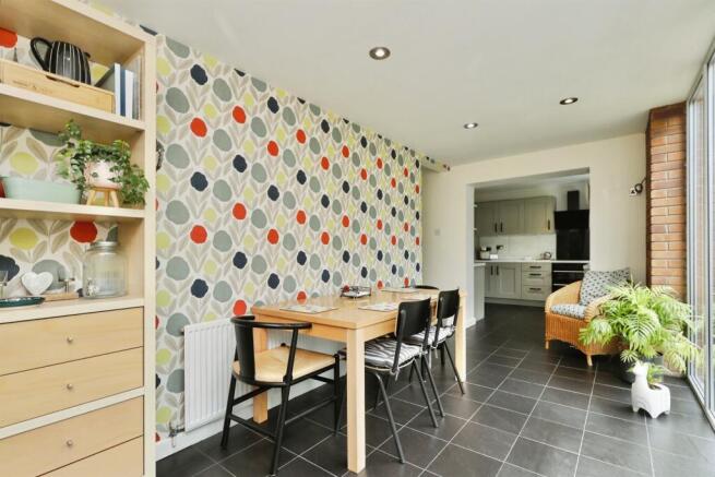 4 bed Detached for sale Image 12