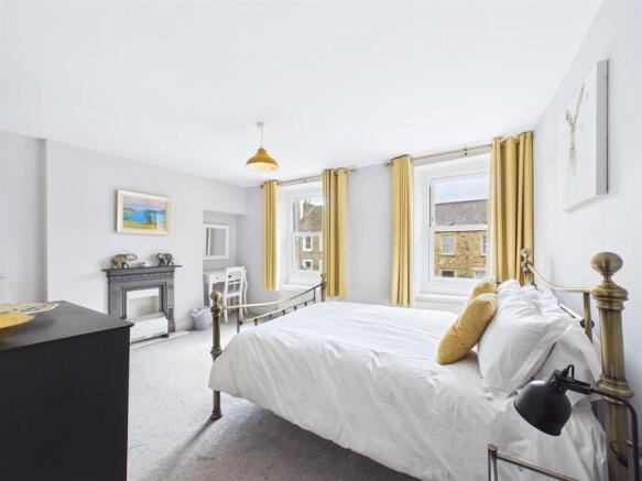 3 bed Terraced for sale Image 6