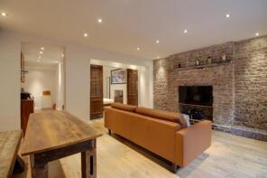 Flat Basement, 271, Eversholt Street, London NW1 1BA