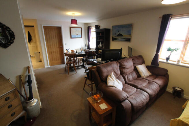 2 bed Flat to rent Image 4