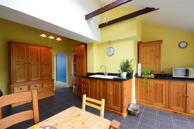 Kitchen/ Breakfast Area