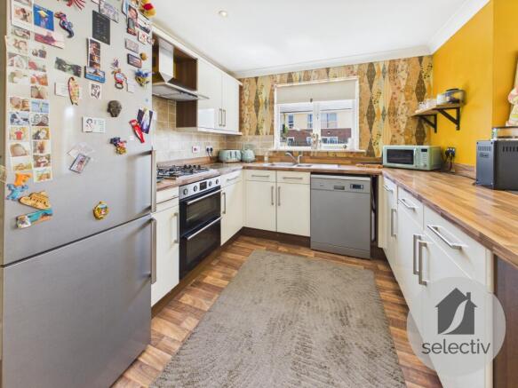 4 bed Detached for sale Image 7