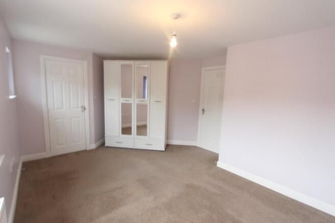 3 bed Semi-Detached to rent Image 12