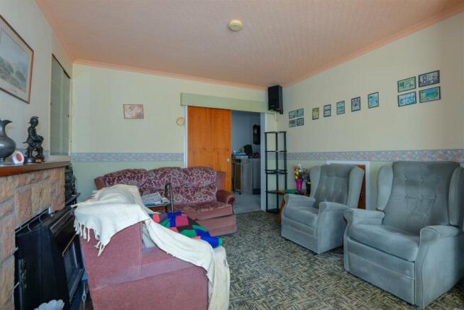 Living Room 1.jpg