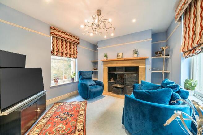 5 bed Semi-Detached for sale Image 11