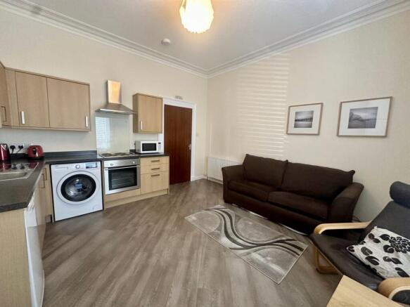 Kitchen / Lounge
