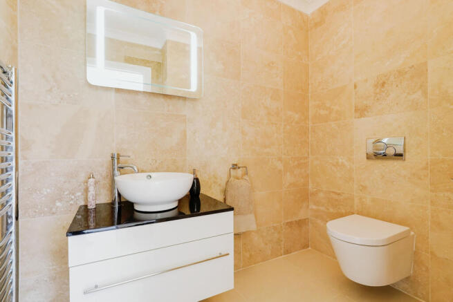 Cloakroom/wc