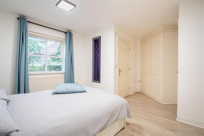 2 bed Apartment to rent Image 8