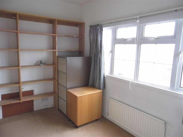 BEDROOM 2 - to the r