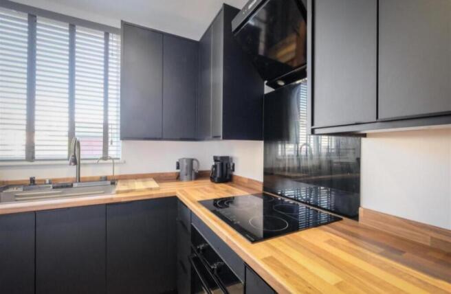 2 bed End of Terrace to rent Image 5