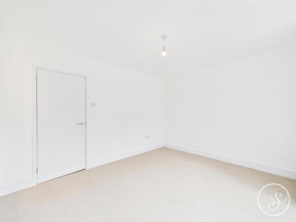 3 bed Semi-Detached to rent Image 5