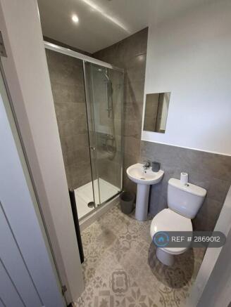 1 bed House Share to rent Image 8