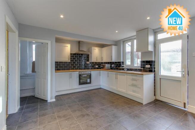 KITCHEN / DINING ROOM: