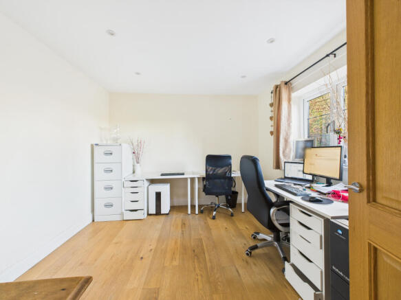 CAM02909G0-PR0341-STILL008