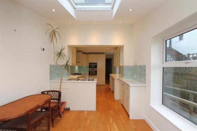 Kitchen 2.JPG
