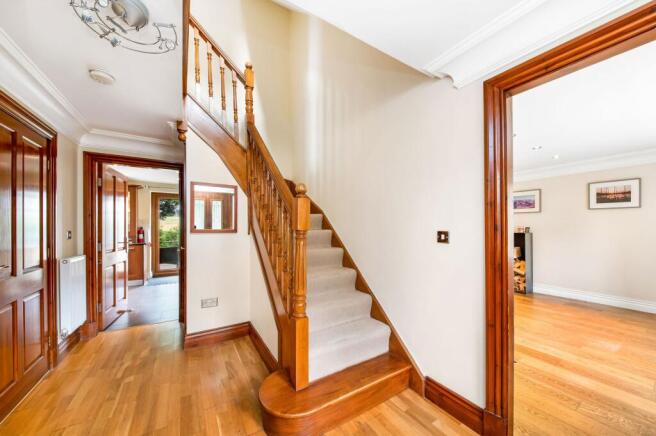 5 bed Detached for sale Image 6