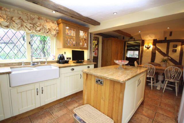 Kitchen / B.Fast roo