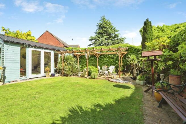 4 bed Detached Bungalow for sale Image 9