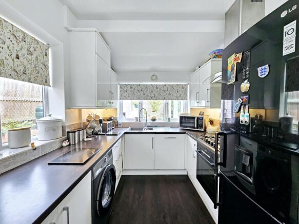 4 bed Semi-Detached for sale Image 5