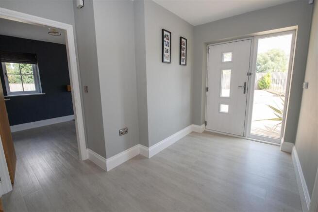 4 bed Detached for sale Image 9