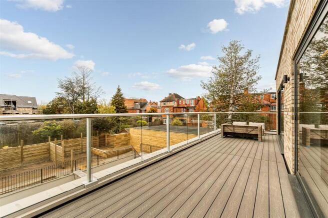Flat 5 - 50 Creswick road W3-7.jpg