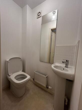 4 bed Detached to rent Image 7