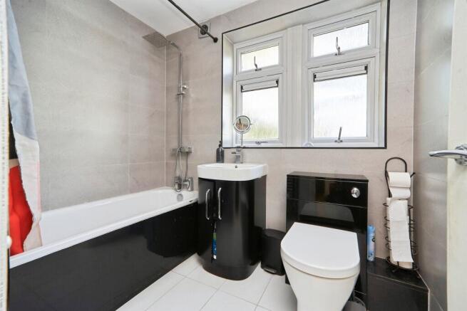 2 bed Flat for sale Image 8