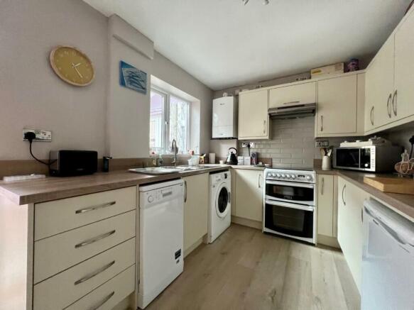 Kitchen 2.jpg