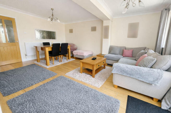 Lounge/ Dining Room
