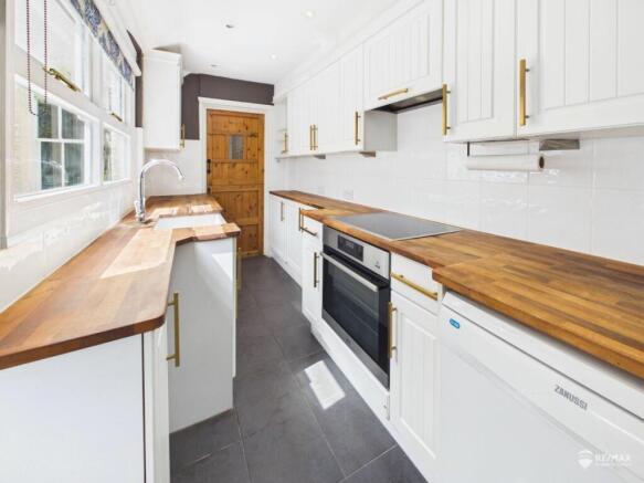Kitchen (2).jpg