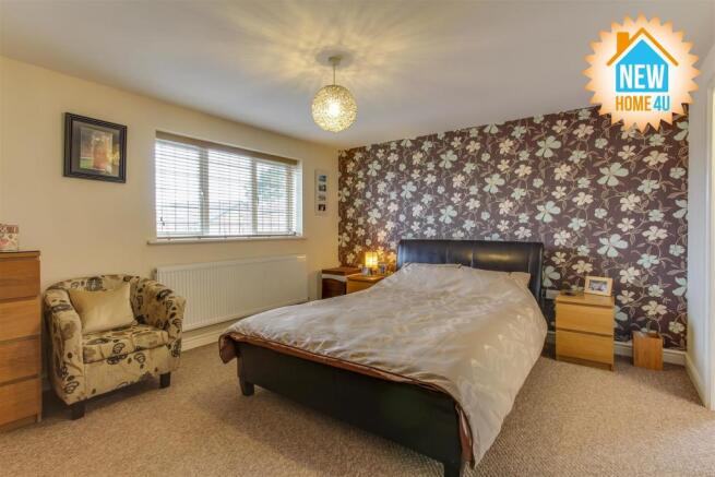 MAIN BEDROOM: