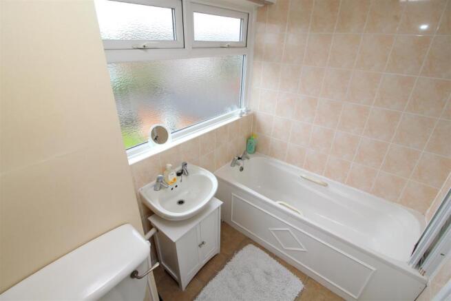22 Bathroom.JPG