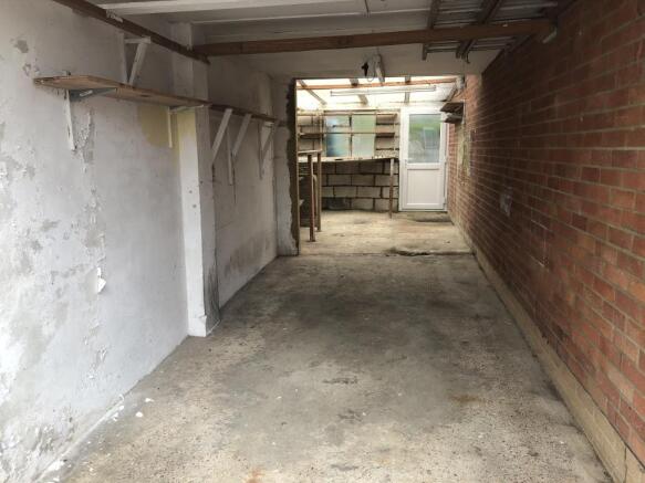 Garage/Workshop