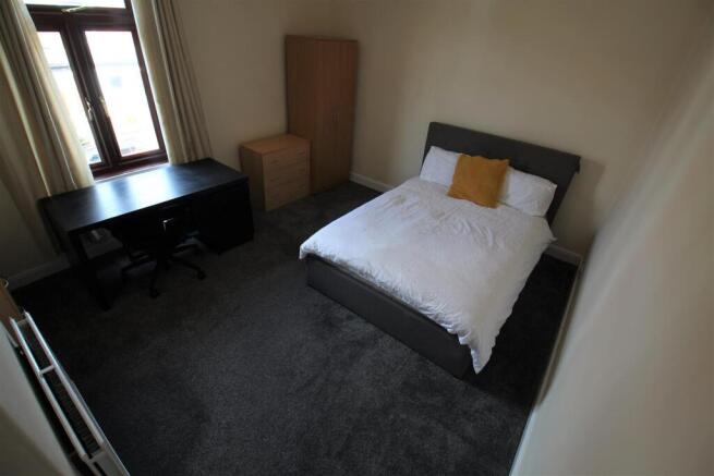 4 bed Terraced to rent Image 4