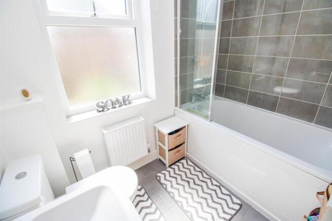 4 bed Detached for sale Image 11