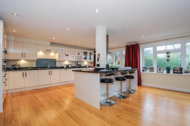 Kitchen/Dining Area