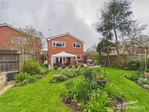 CAM03218G0-PR0953-STILL024