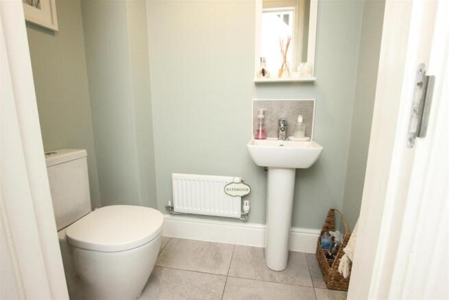 5 bed Detached for sale Image 7