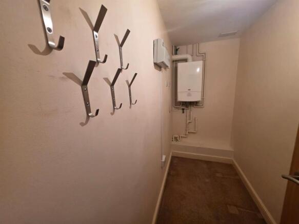 2 bed Apartment to rent Image 8