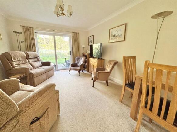 SITTING / DINING ROOM