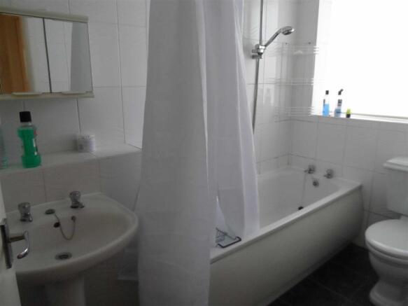 BATHROOM/WC