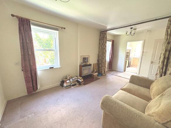 2 bed Flat for sale Image 6