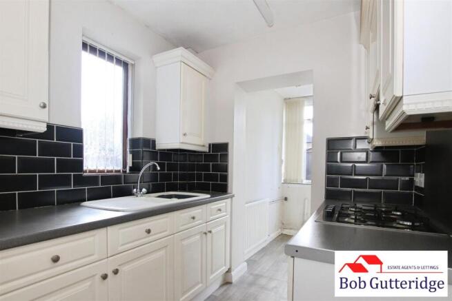 FITTED KITCHEN