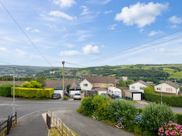 4 bed Semi-Detached for sale Image 11