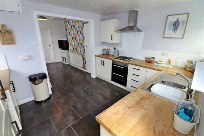 Kitchen 2.JPG