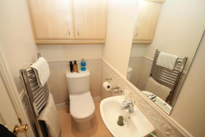 EN-SUITE SHOWER ROOM