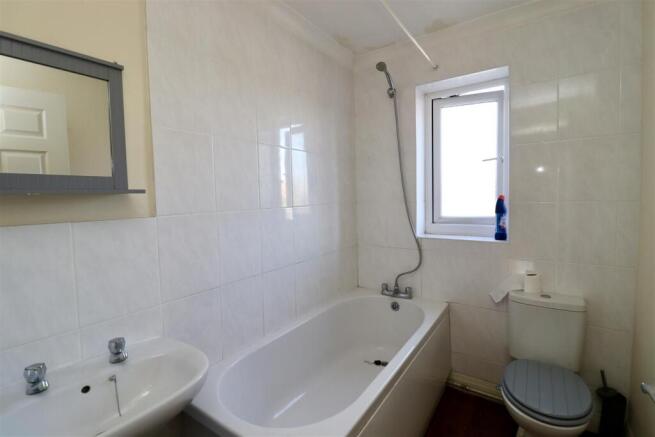 2 bed Town House to rent Image 6