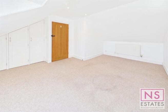 3 bed House for sale Image 4