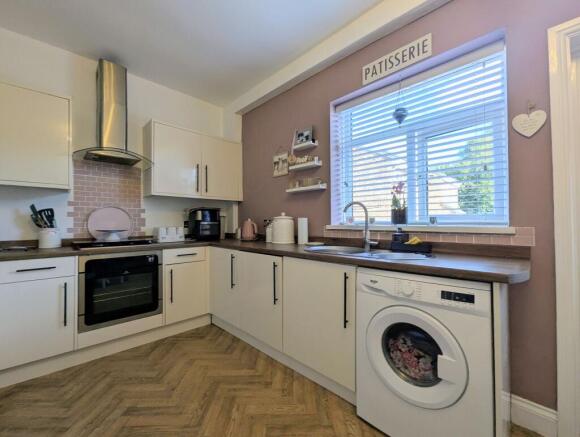 Kitchen & Dining