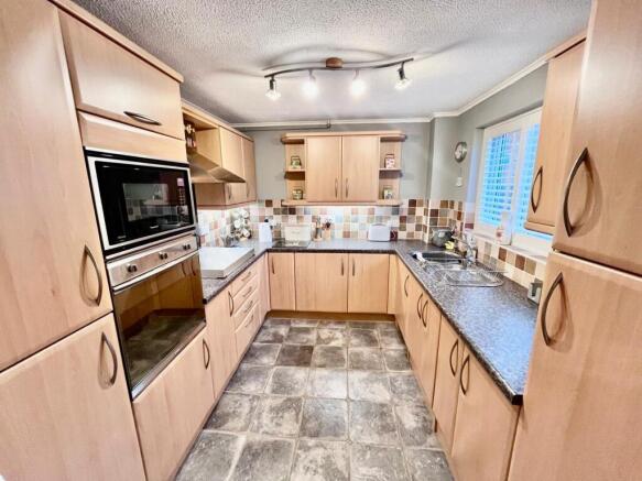Petersham Close, Newport Pagnell photo 4